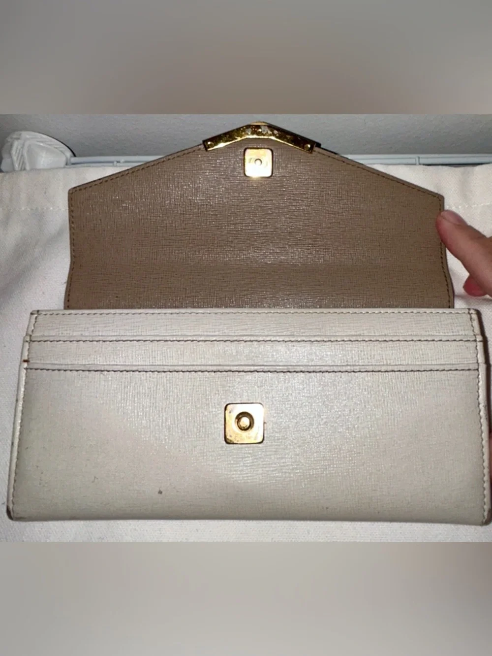 Fendi Black Leather V-Detail Wallet - Picture 6 of 12